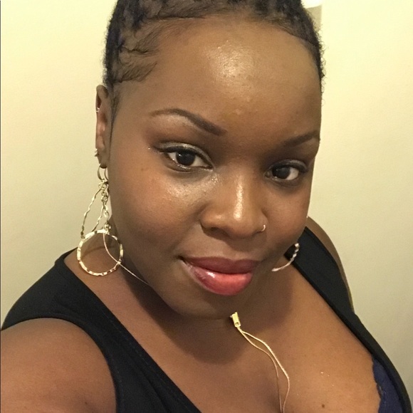 Meet Your Posher!!!😘😂☺️🙏🏾💋💄 - Picture 4 of 6